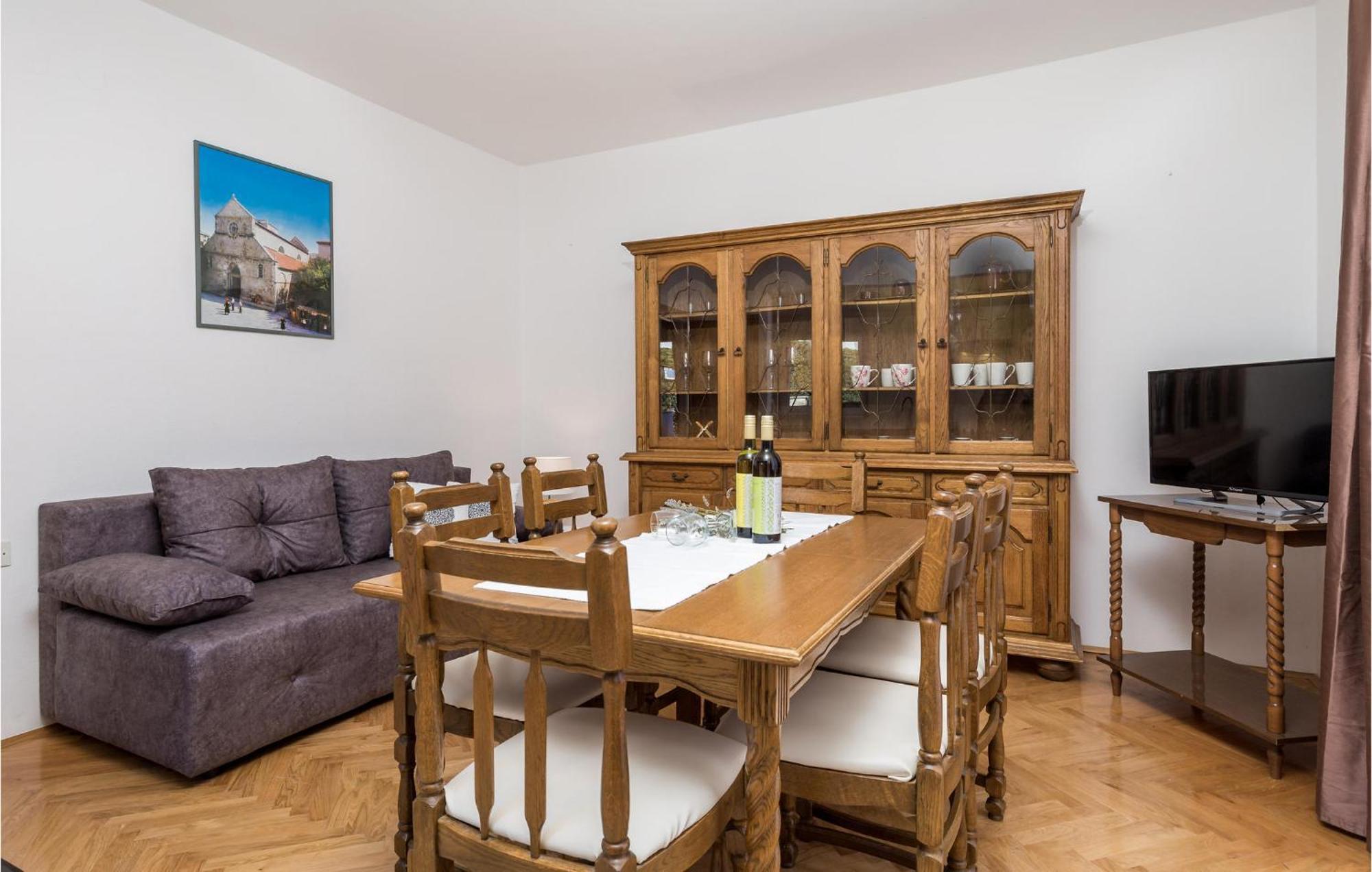 2 Bedroom Awesome Apartment In Pag Pag Town Extérieur photo
