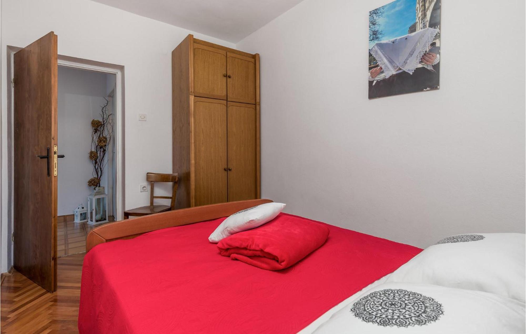 2 Bedroom Awesome Apartment In Pag Pag Town Extérieur photo