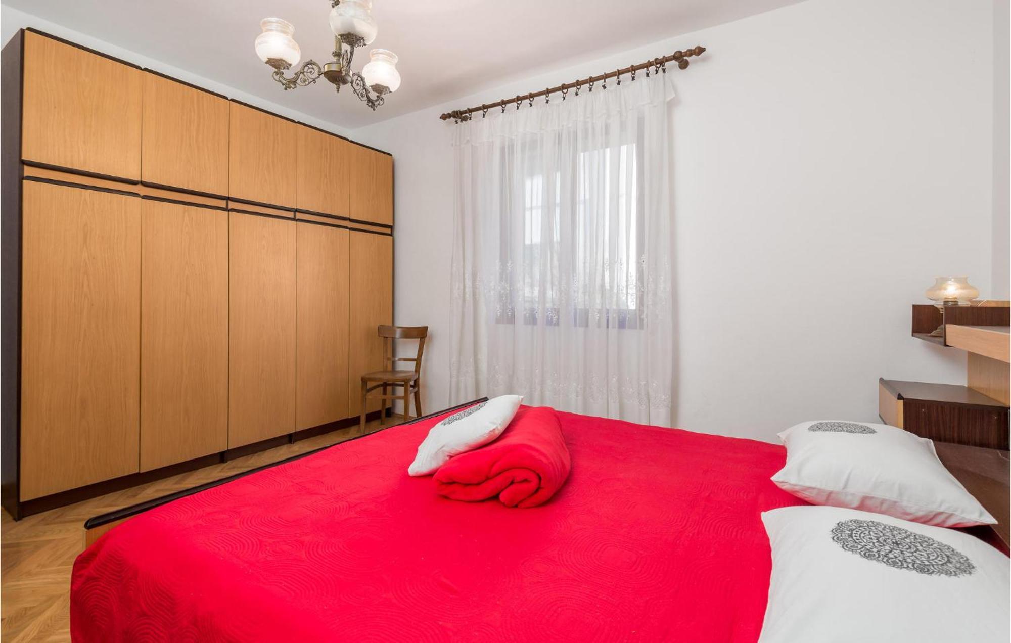 2 Bedroom Awesome Apartment In Pag Pag Town Extérieur photo