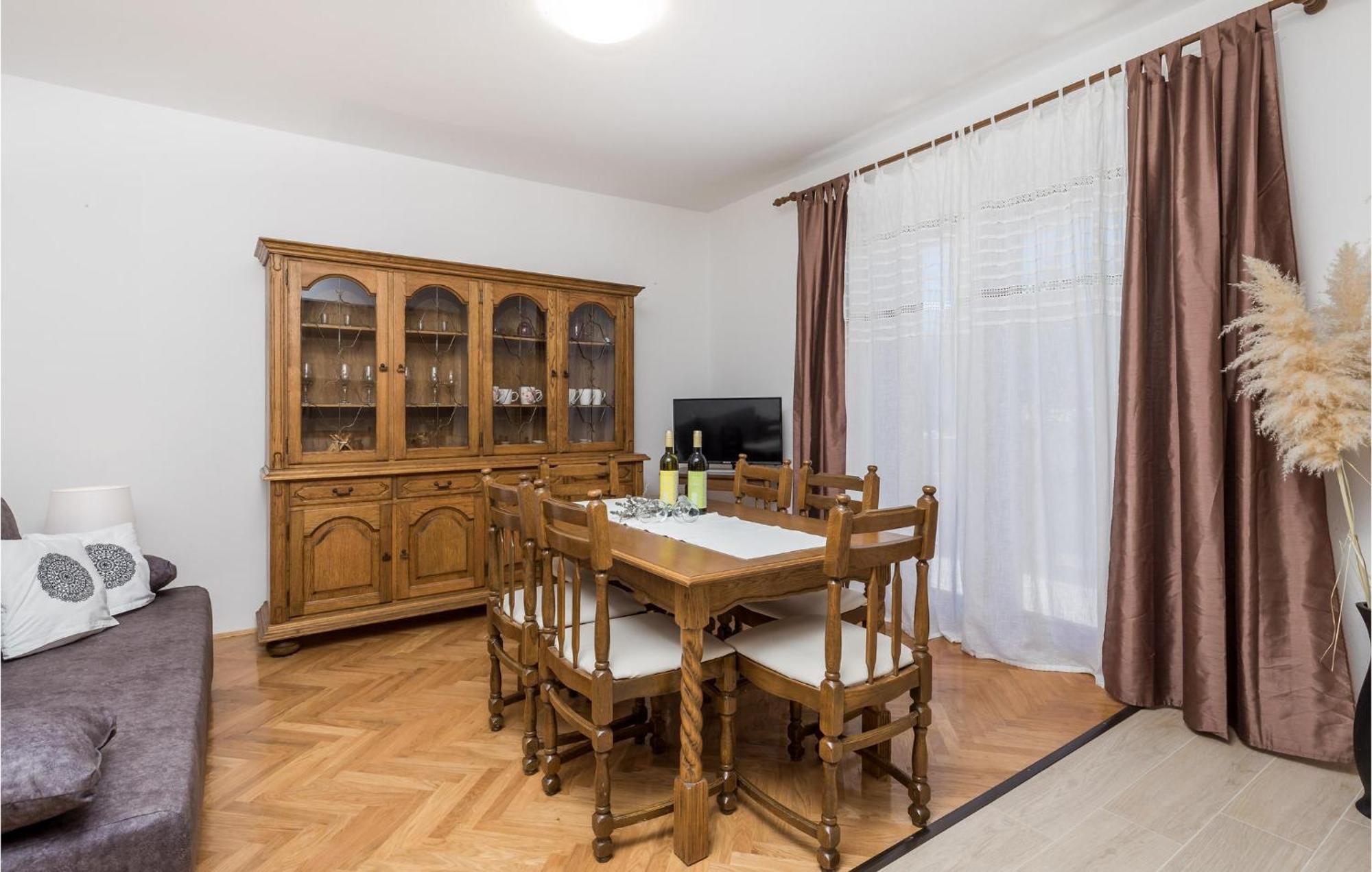 2 Bedroom Awesome Apartment In Pag Pag Town Extérieur photo
