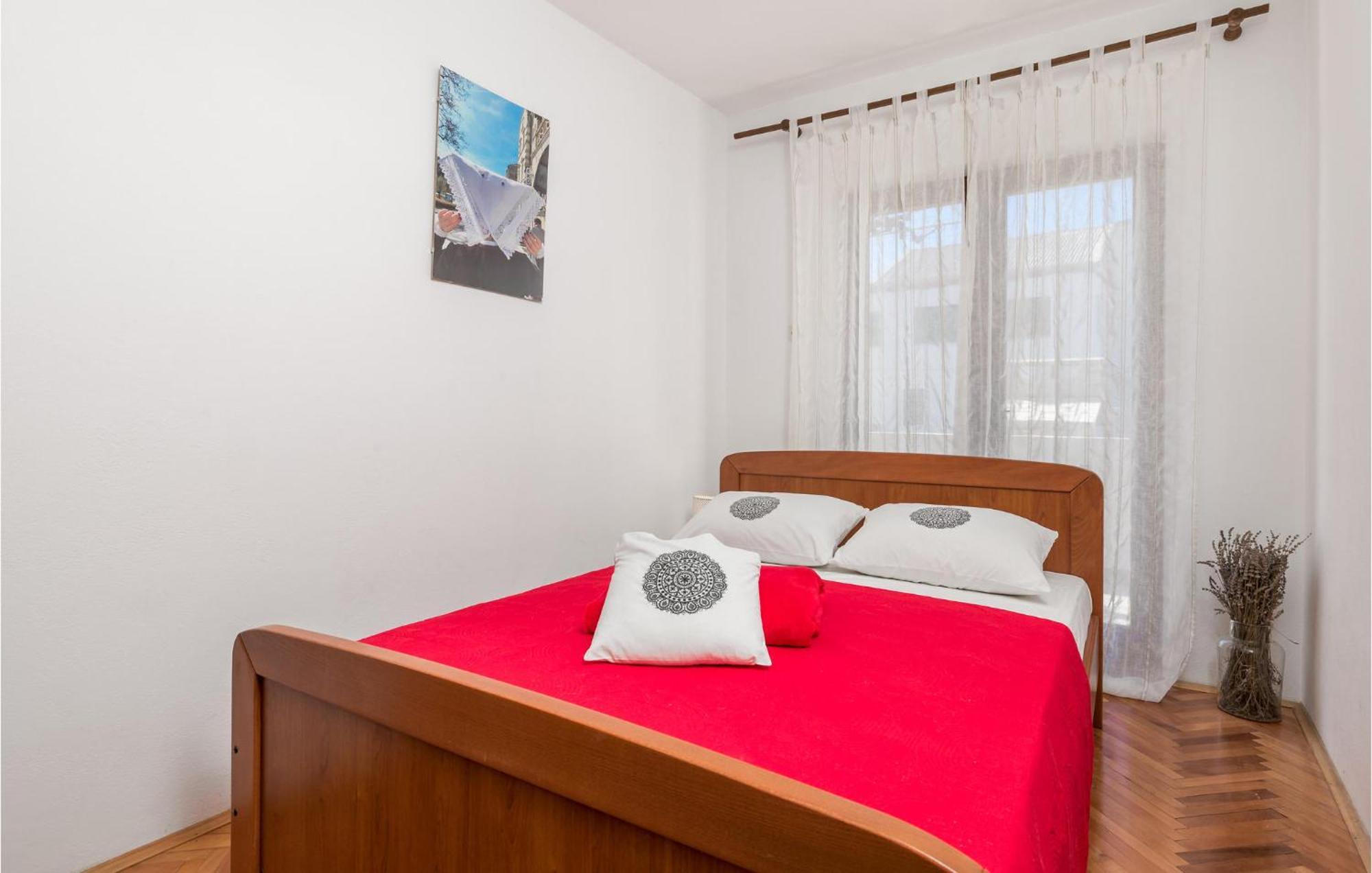 2 Bedroom Awesome Apartment In Pag Pag Town Extérieur photo